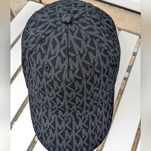 MICHAEL KORS NWT BLACK LOGO BASEBALL CAP